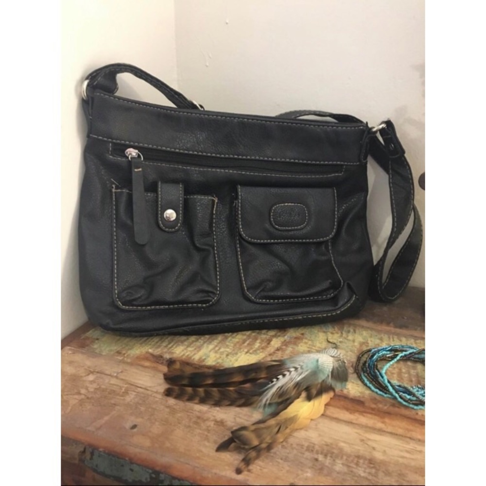 ⬇️$50 Rosetti Vegan Leather Crossbody